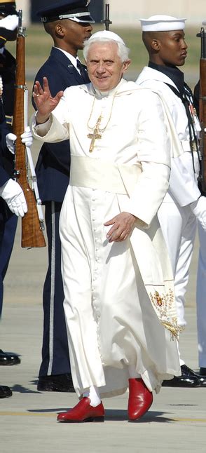 who makes the pope's shoes.